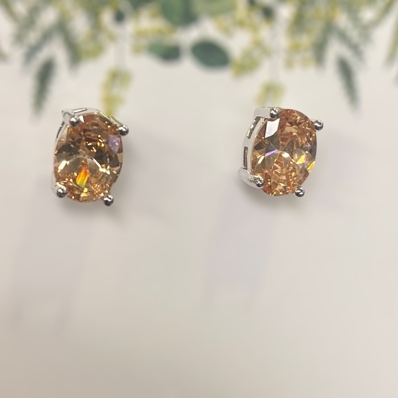 Sparkly oval crystal earrings champagne shade - Picture 1 of 5